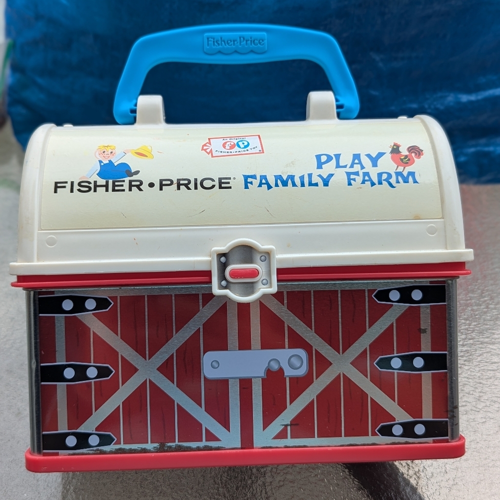 Fisher Price Little People Play Family Farm Lunch Box Barn Carrying Case
